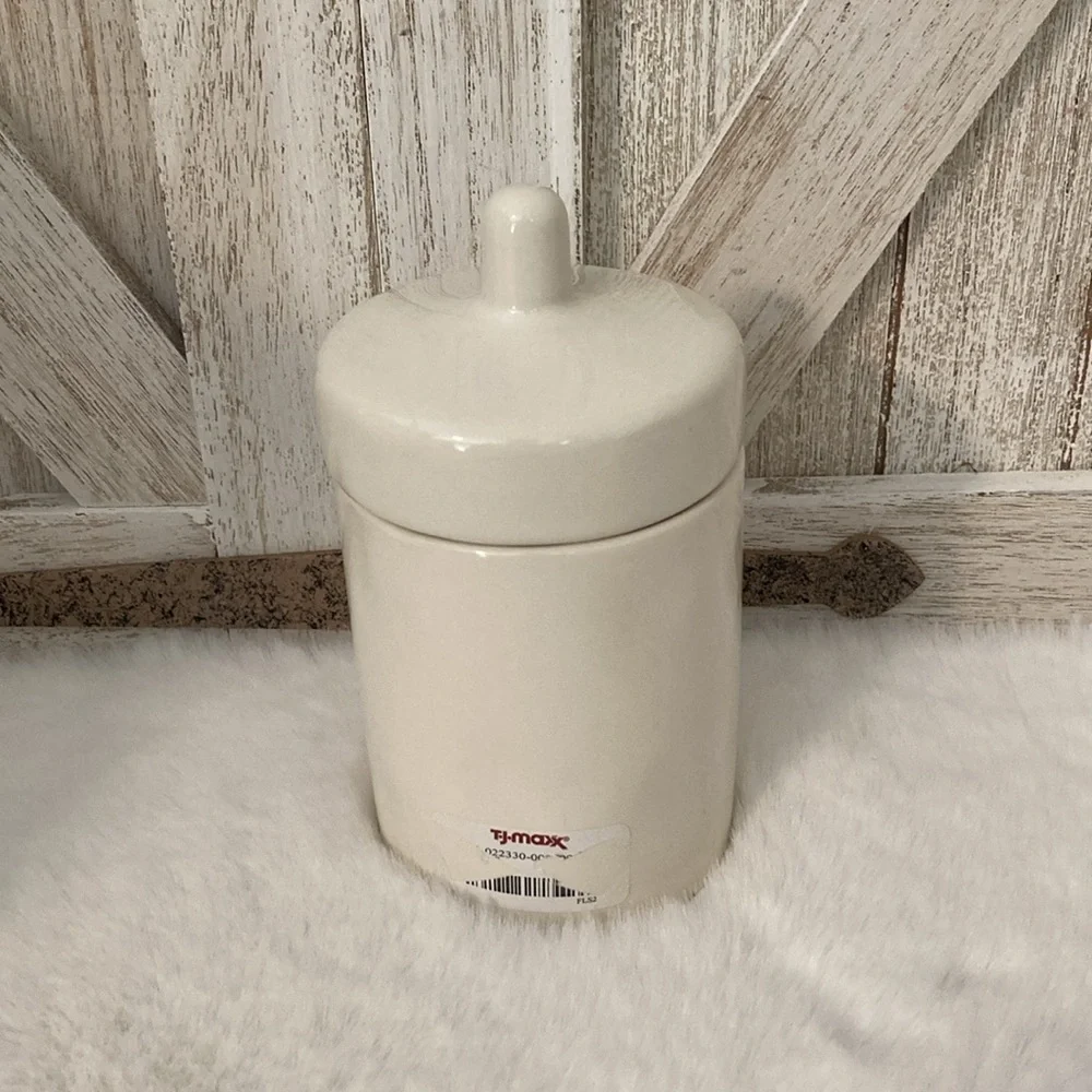 Rae Dunn Hold Container
